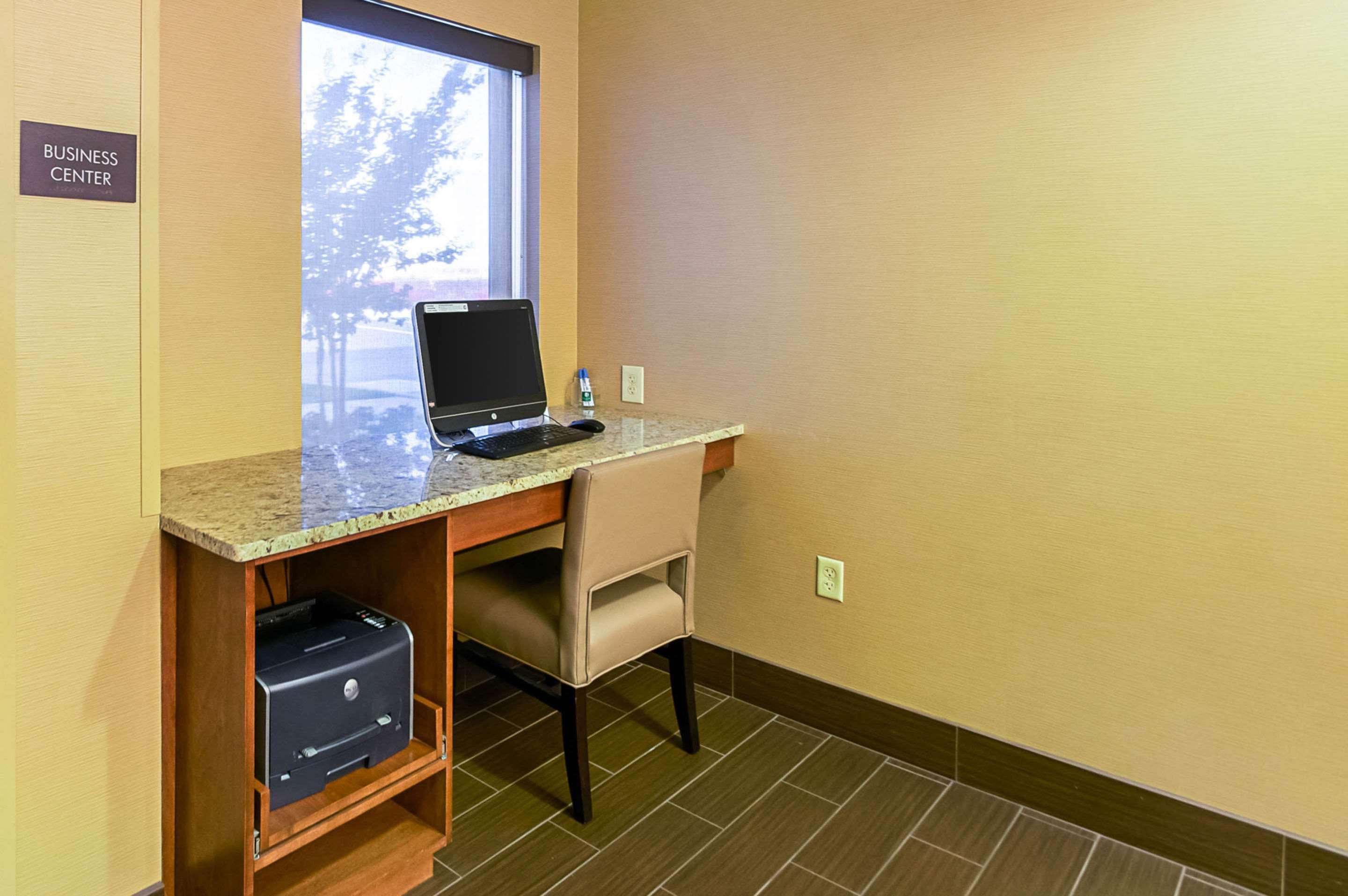 Comfort Inn Frederick Exterior photo